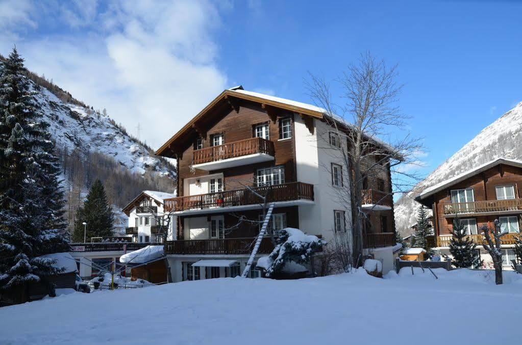 Haus Alpenperle Appartement Saas-Almagell Buitenkant foto