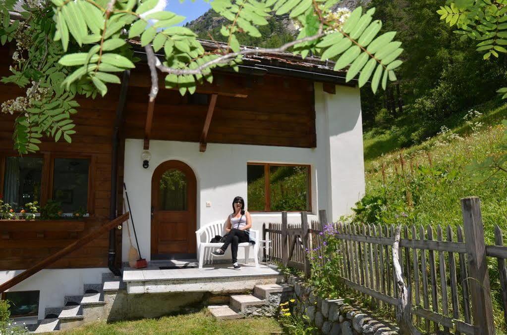 Haus Alpenperle Appartement Saas-Almagell Buitenkant foto